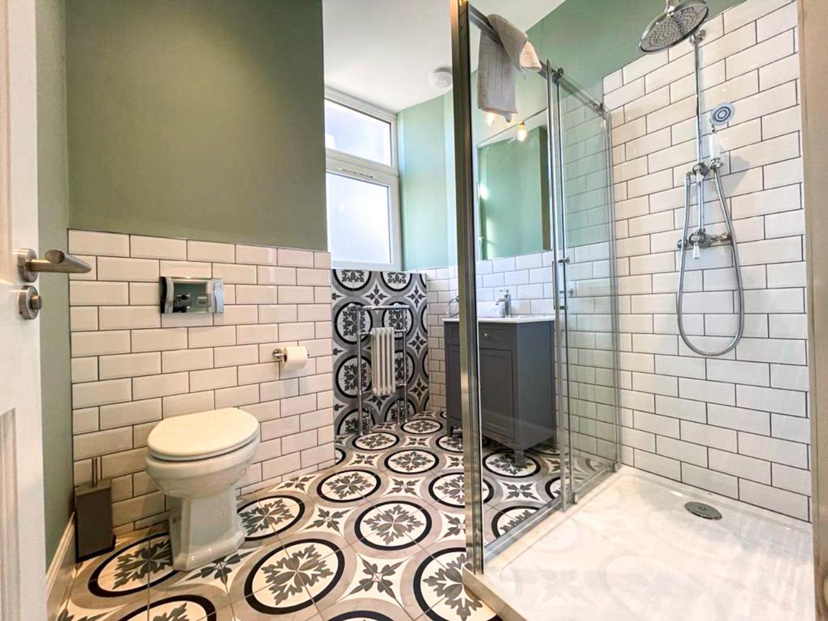 Appartamento Beautiful 2Br, Private Entry In Vibrant Leith Edimburgo Esterno foto
